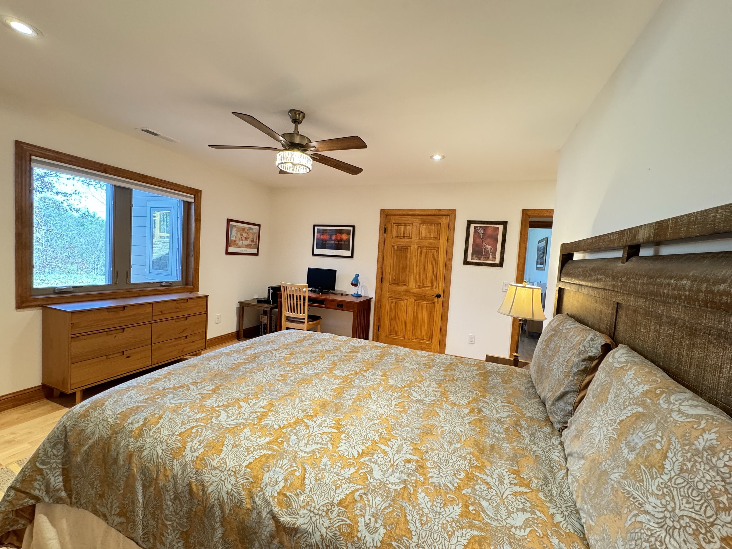 downstairs 2nd bedroom 2.JPG