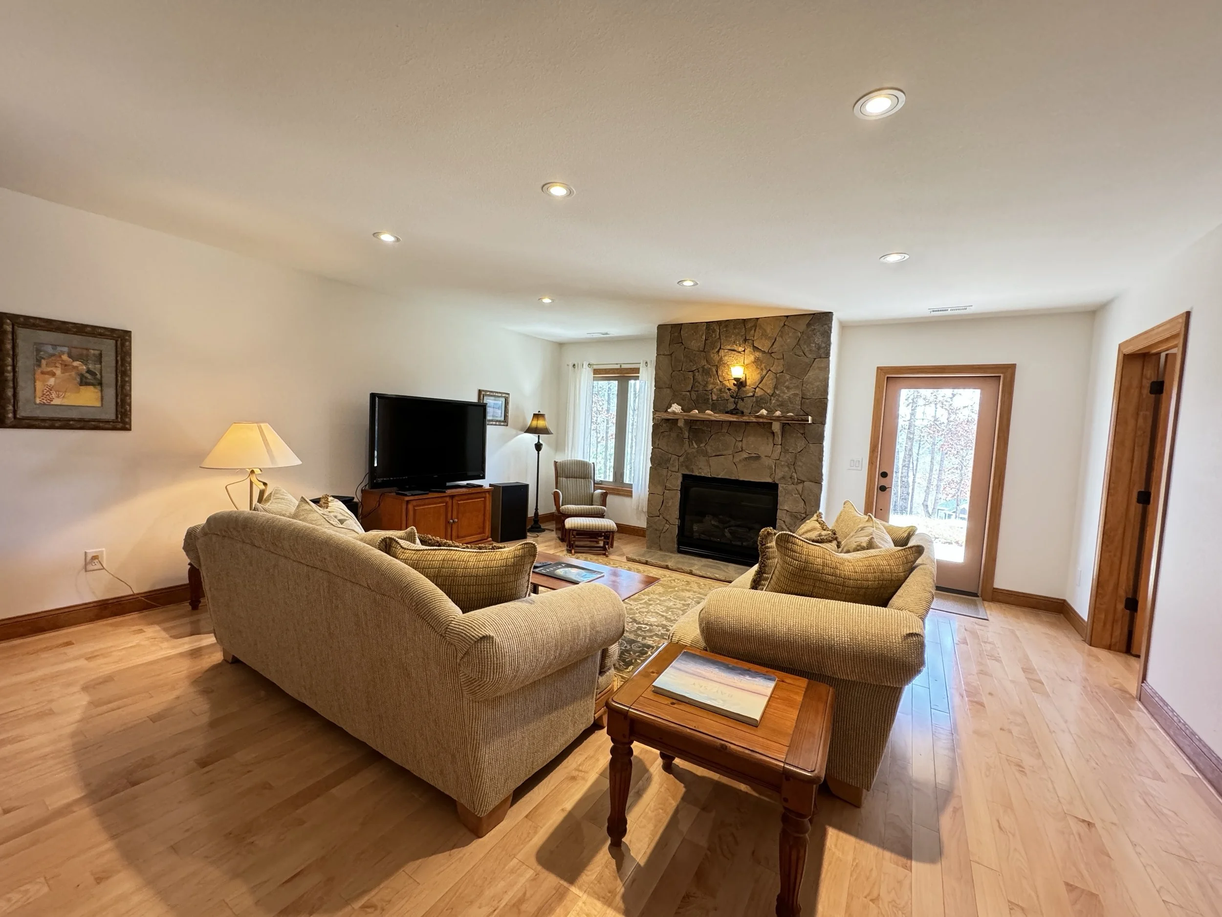 Downstairs Living Room 1.JPG