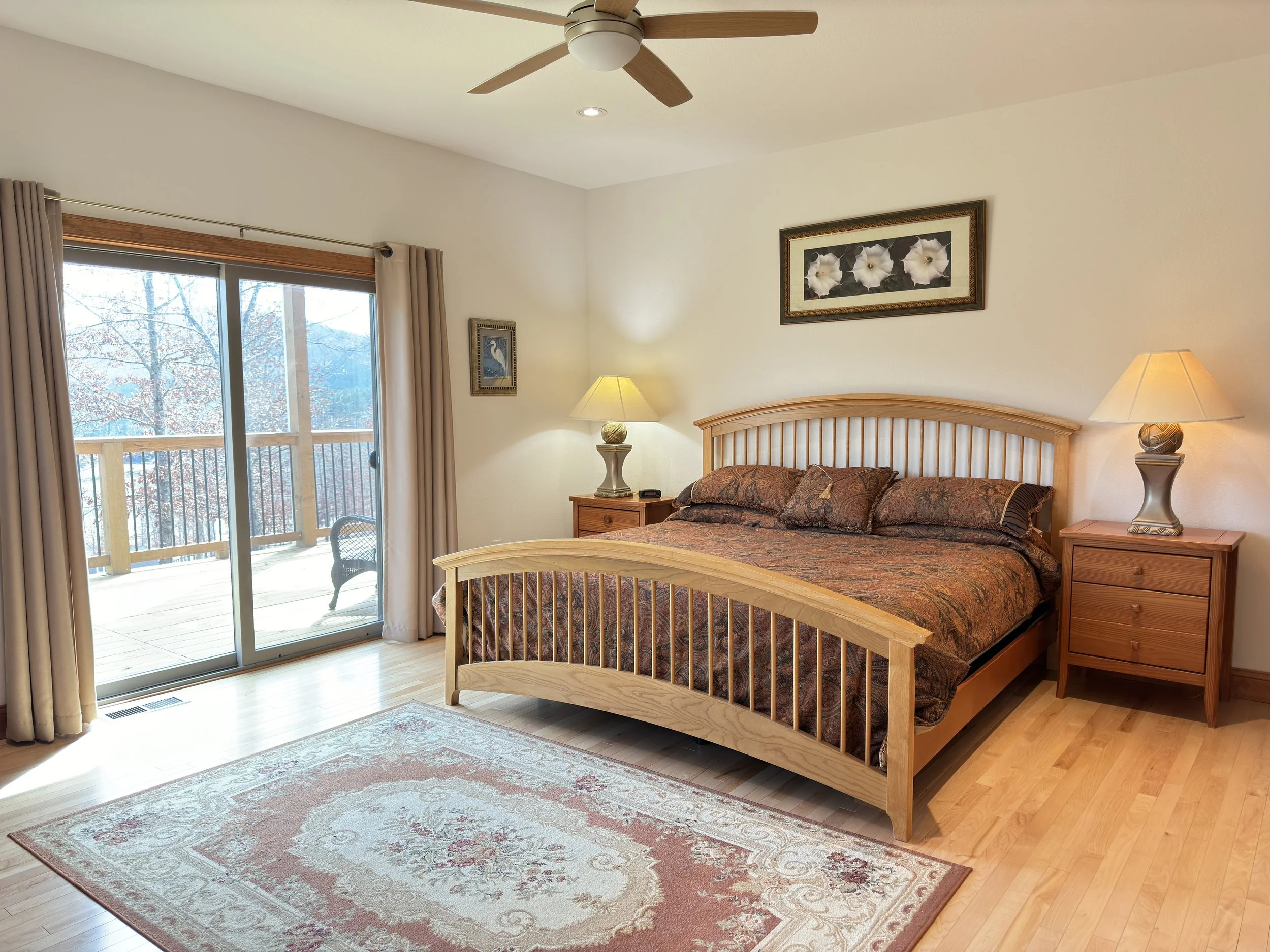 mster bedroom looking to deck.JPG