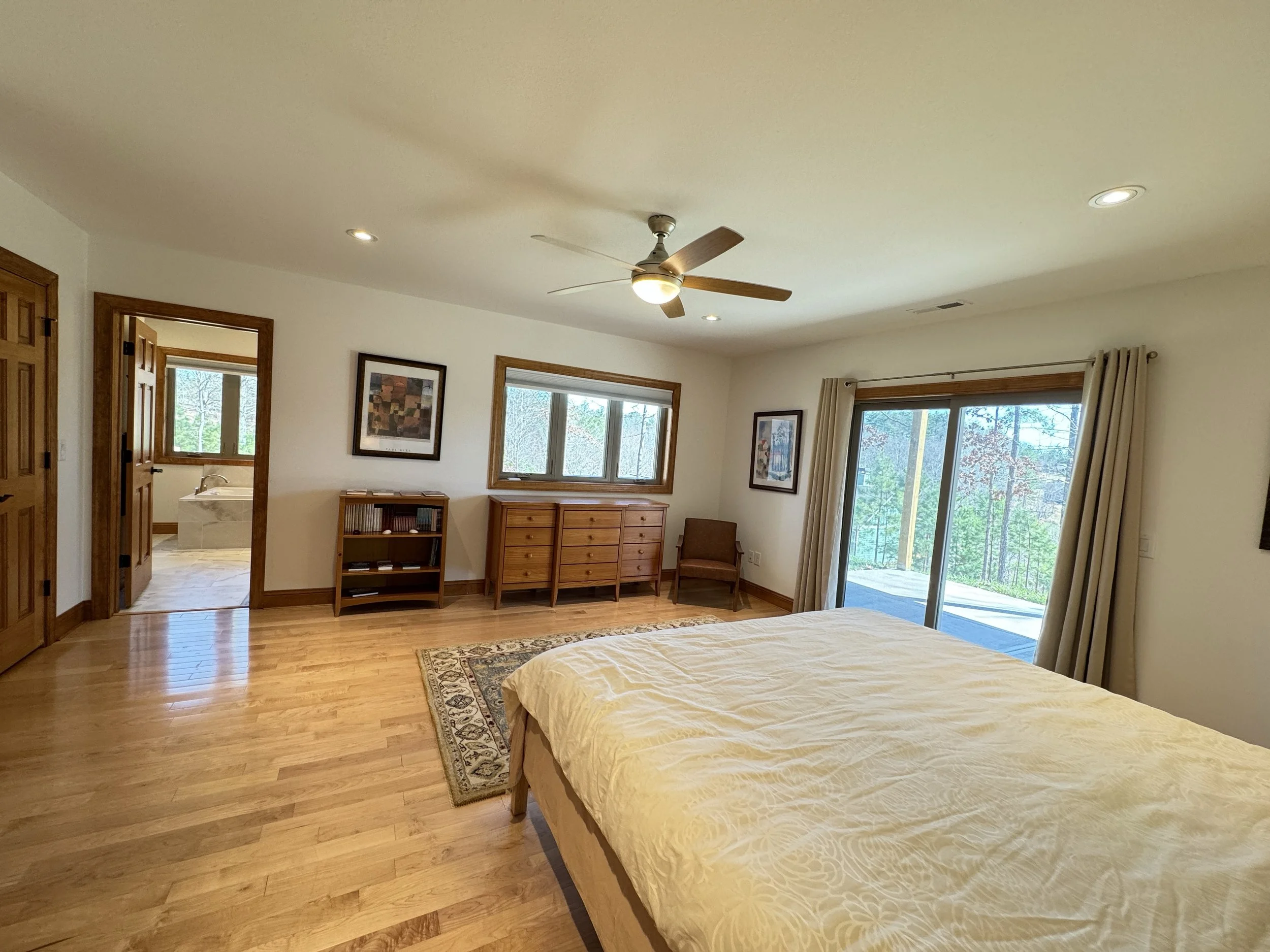 downstiars master bedroom 5.JPG