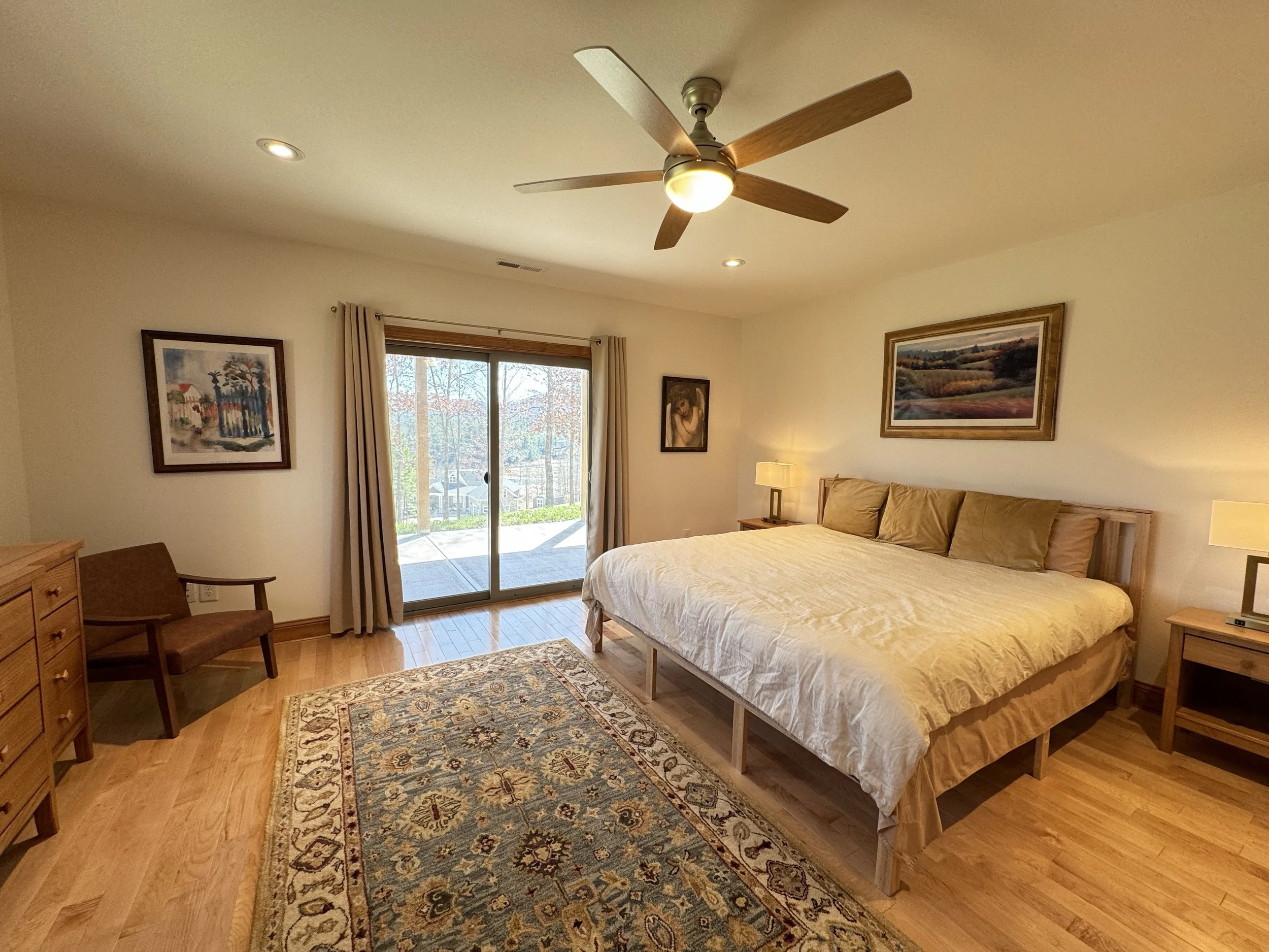 downstiars master bedroom 4.JPG