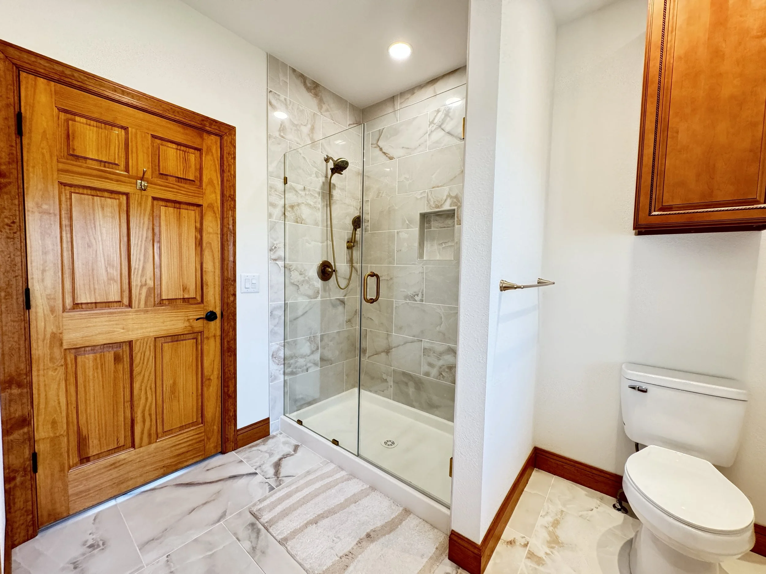 2nd bath main level 3.JPG