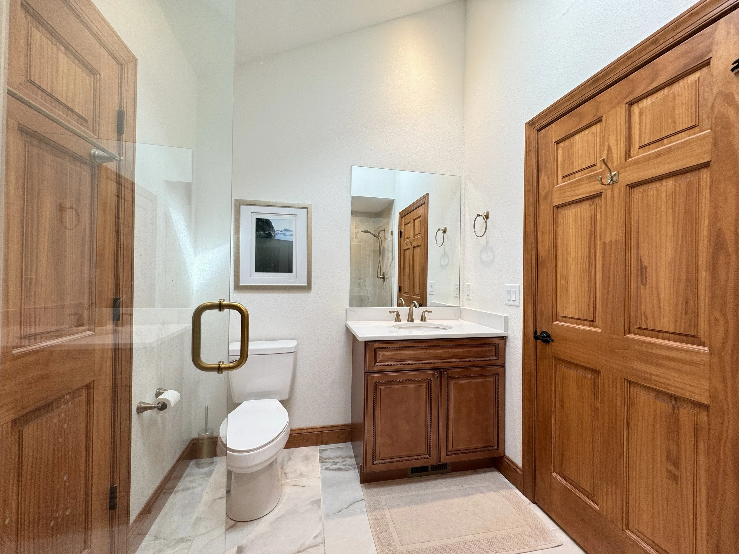 upstairs bath vanity and toilet.JPG