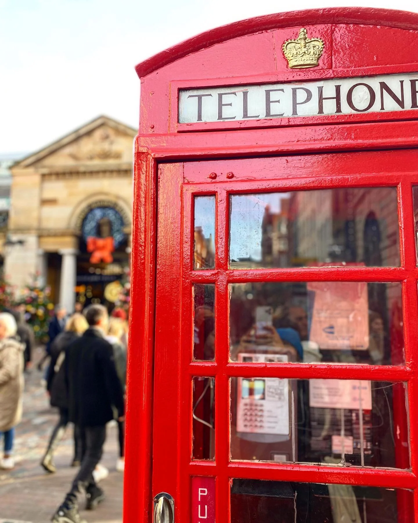 Sono strana lo so, ma non ho mai considerato la &ldquo;red phone box&rdquo; qualcosa di eccezionale&hellip;

Tanti, tanti anni fa, nei miei primi anni londinesi, la usavo. Era un qualcosa di normale per chi, come me, era giovanissima in una citt&agra
