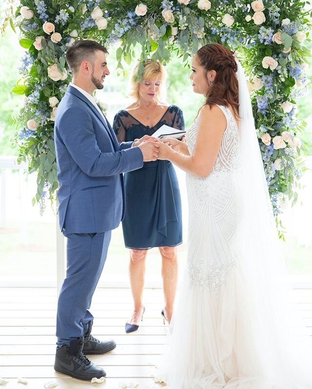 Gorgeous flowers, sweet ceremony moment, and the groom being true to himself through his footwear! ⠀⠀⠀⠀⠀⠀⠀⠀⠀
.⠀⠀⠀⠀⠀⠀⠀⠀⠀
.⠀⠀⠀⠀⠀⠀⠀⠀⠀
.⠀⠀⠀⠀⠀⠀⠀⠀⠀
#nikewedding #lakewedding #rainplan #balconyceremony #bluespringwedding #lacedetails #floralarbor #northcaro