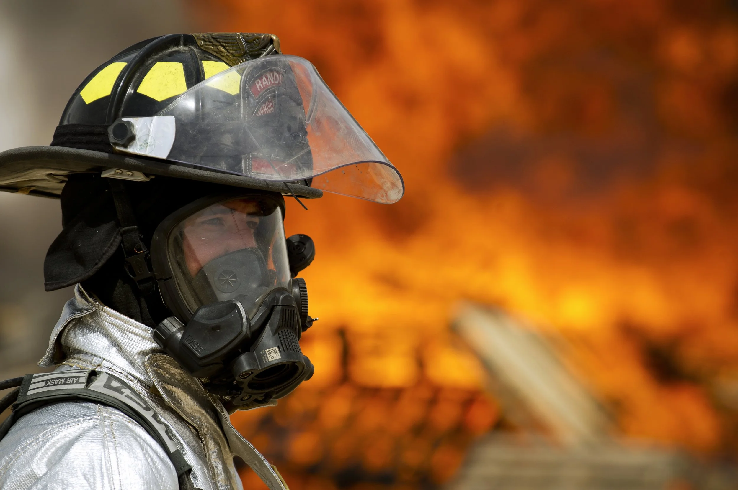 firefighter-660613.jpg