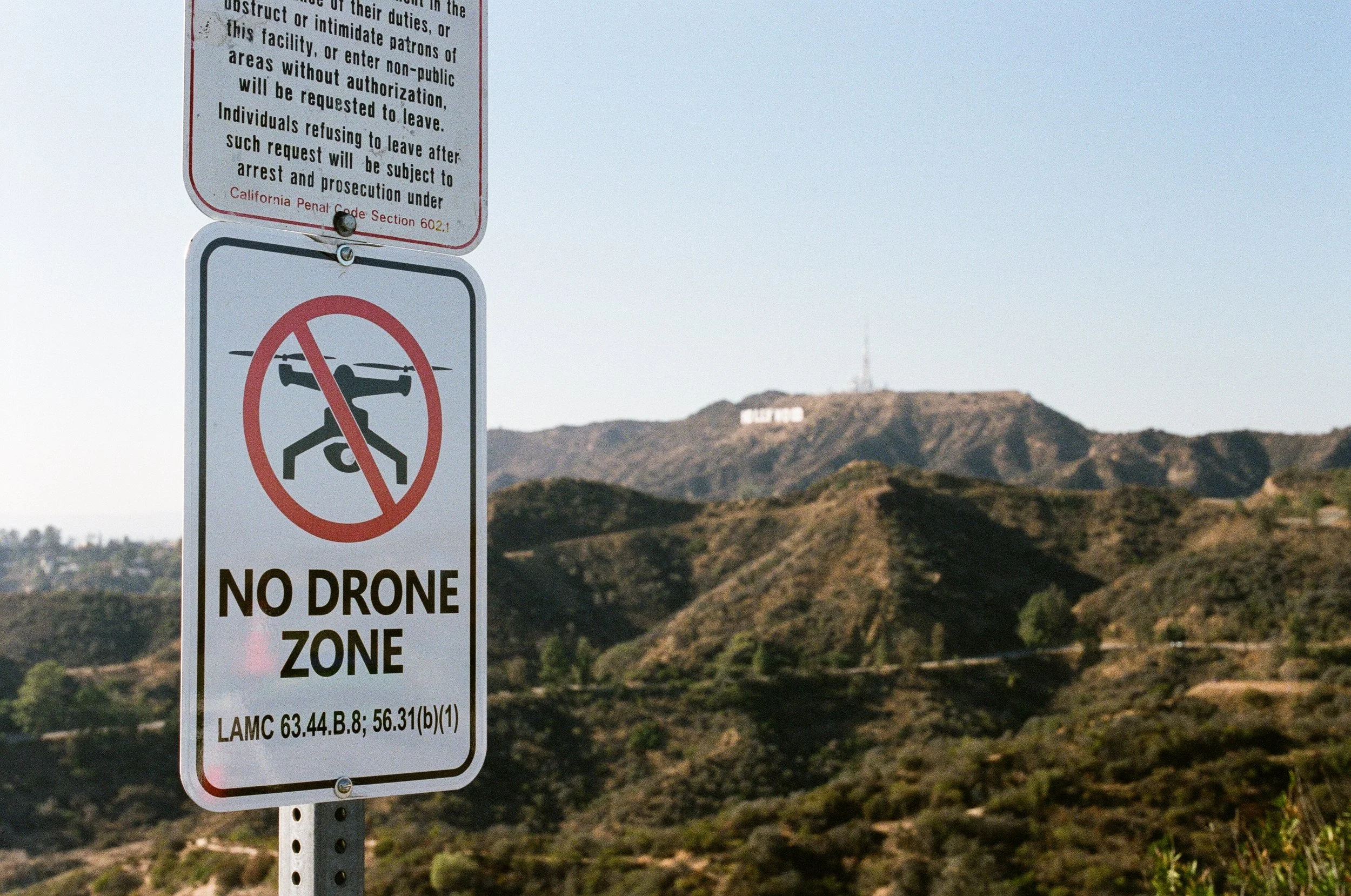  This has a very "District 9" feel 