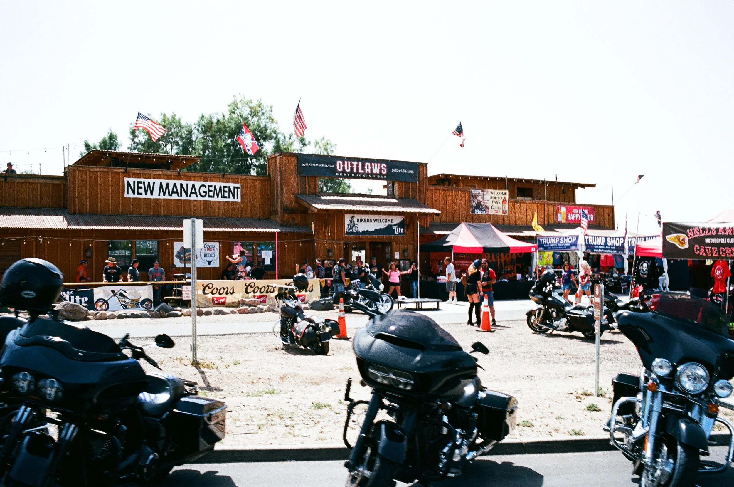  A server in a thong has to be a health code violation. Trump shop, eh? Worse violation 