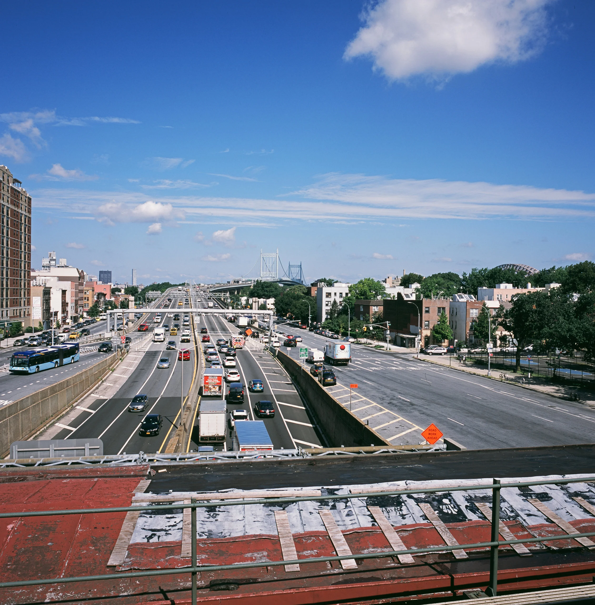  Astoria Blvd stop on the N. I can't be the only person who thought how easy it would be for someone to throw something, or jump? Anyone? 