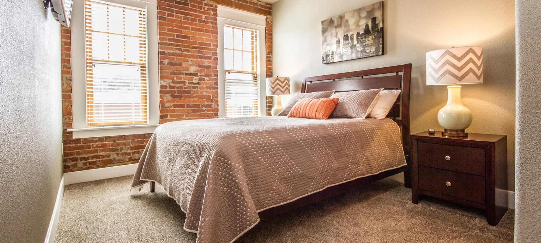 rooms_slideshow_city-01.jpg