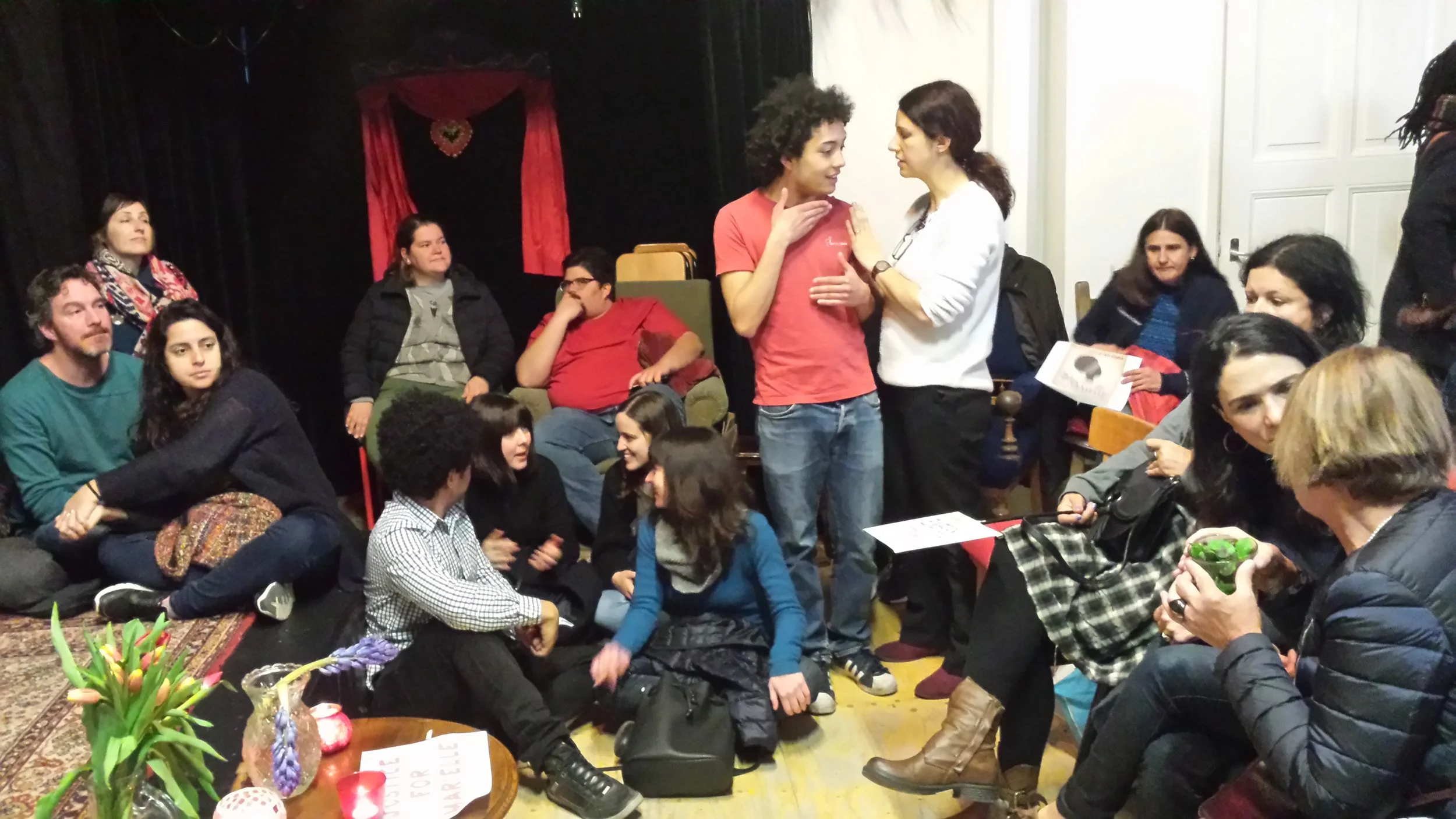 Bijeenkomst van Braziliaanse expats in Amsterdam ter nagedachtenis van Marielle Franco. Foto: Grâce Ndjako.