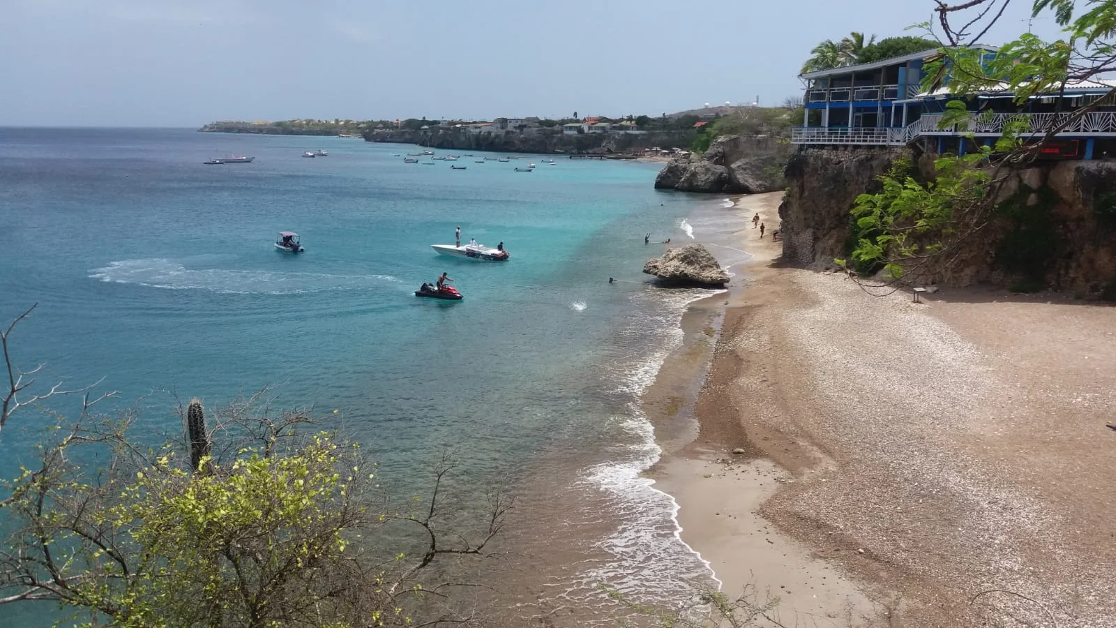 "Kon Ta Bai Swa?" Gentrificatie en grootkapitaal verdringen de lokale Curaçaose bevolking