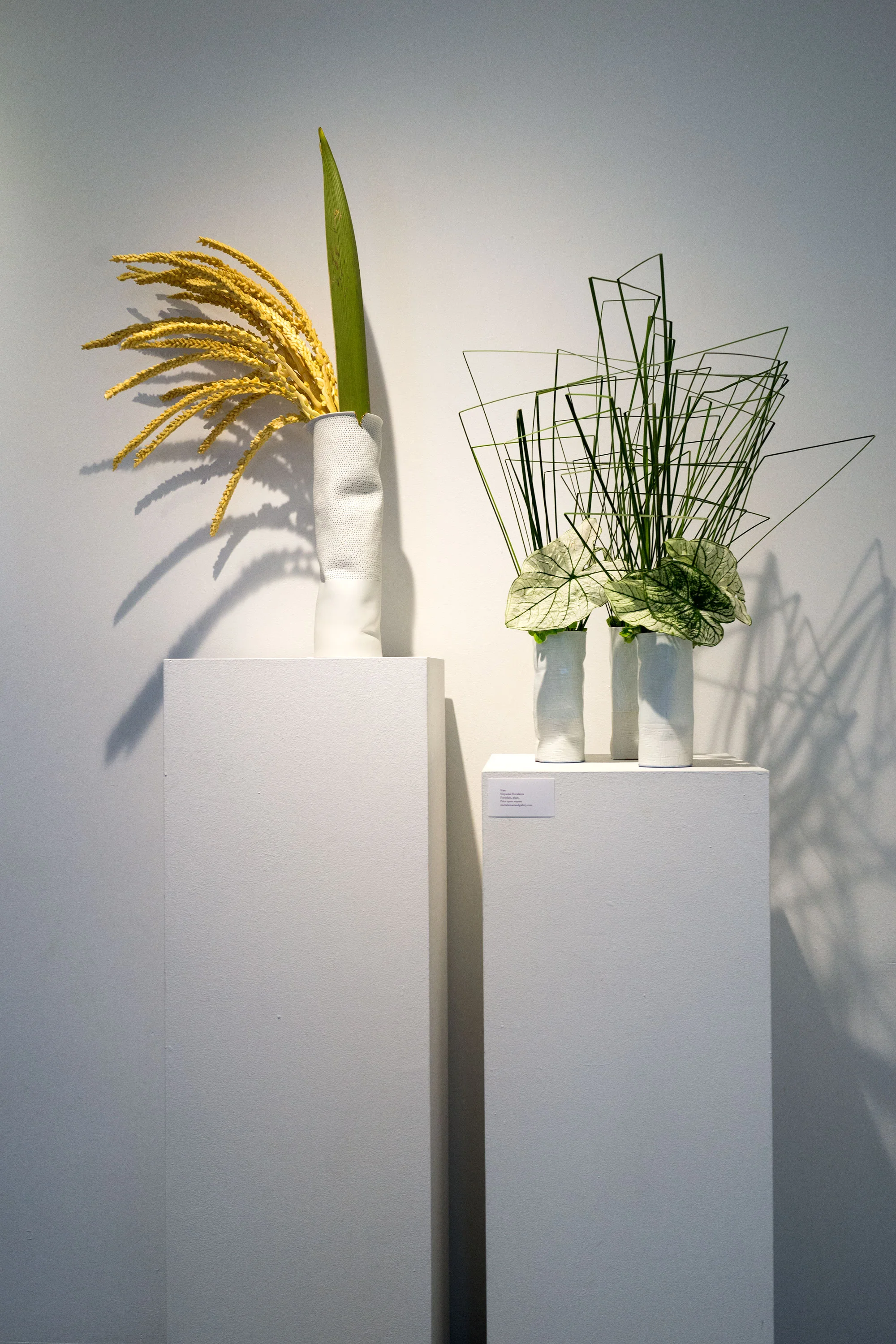  Gallery view  Flower arrangement by Nicolas Cogrel 
