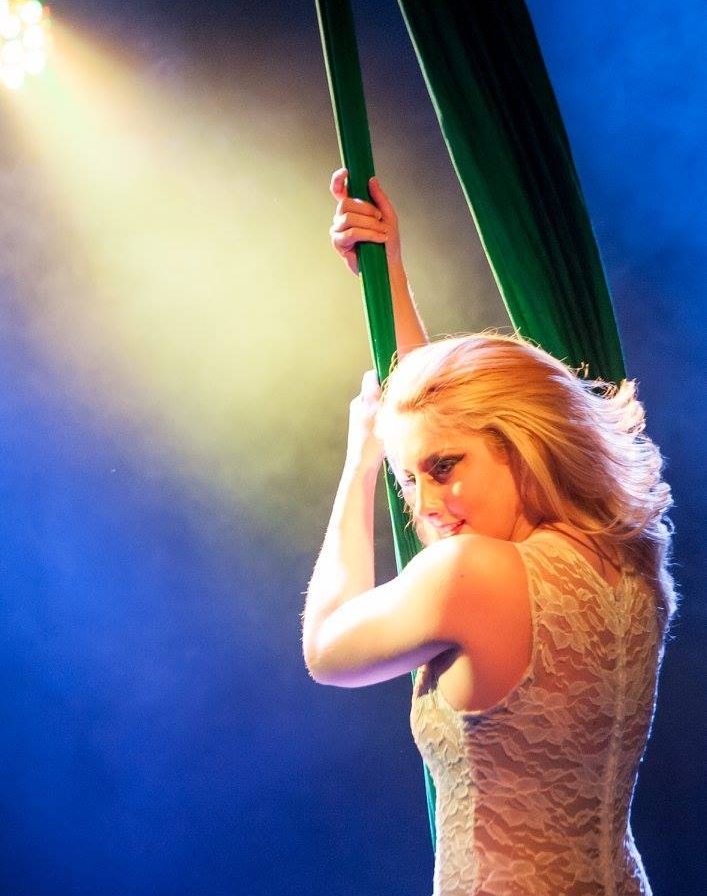 Deanna Joy Gillispie in "Va Va Vunderland"; Credit to Casey Taylor Photography