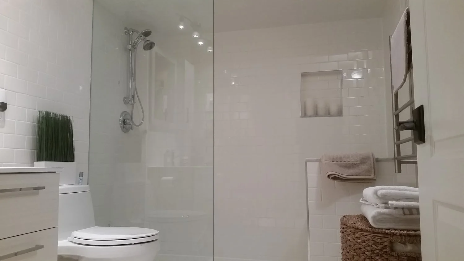 Niagara Carpenter Custom Home Renovations Bathroom