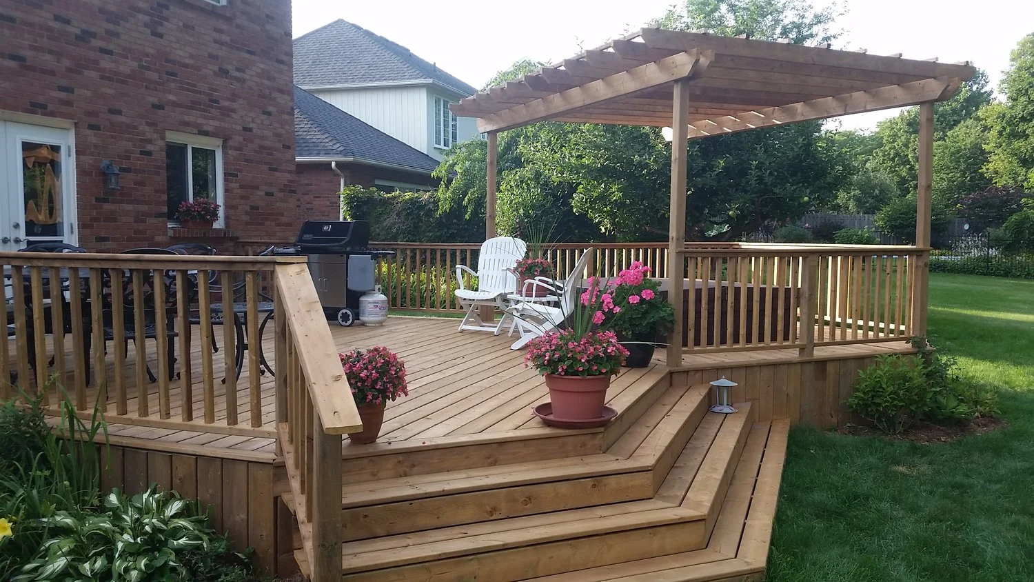 Niagara Carpenter Custom Build Outdoor Deck