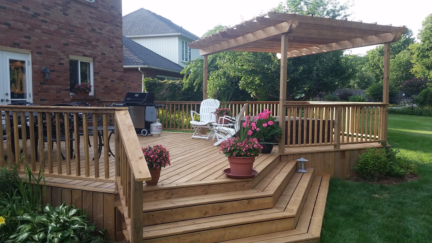 Niagara Carpenter Custom Build Outdoor Deck