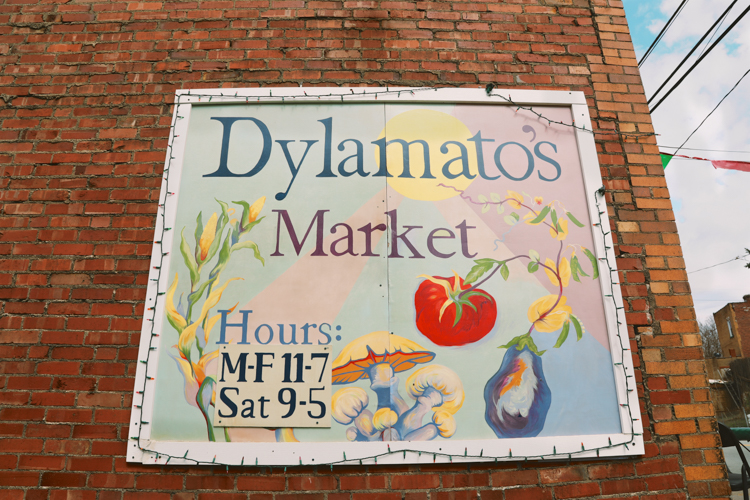 Dylamato's Market Sign