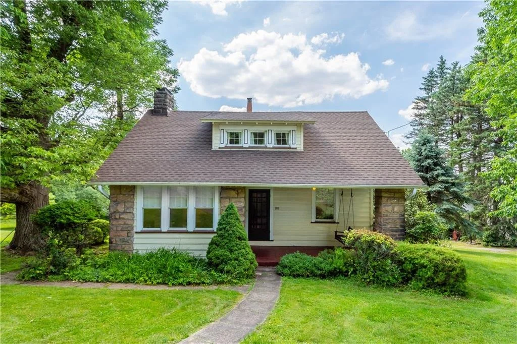 How to Juggle Buying And Selling A House At the Same Time