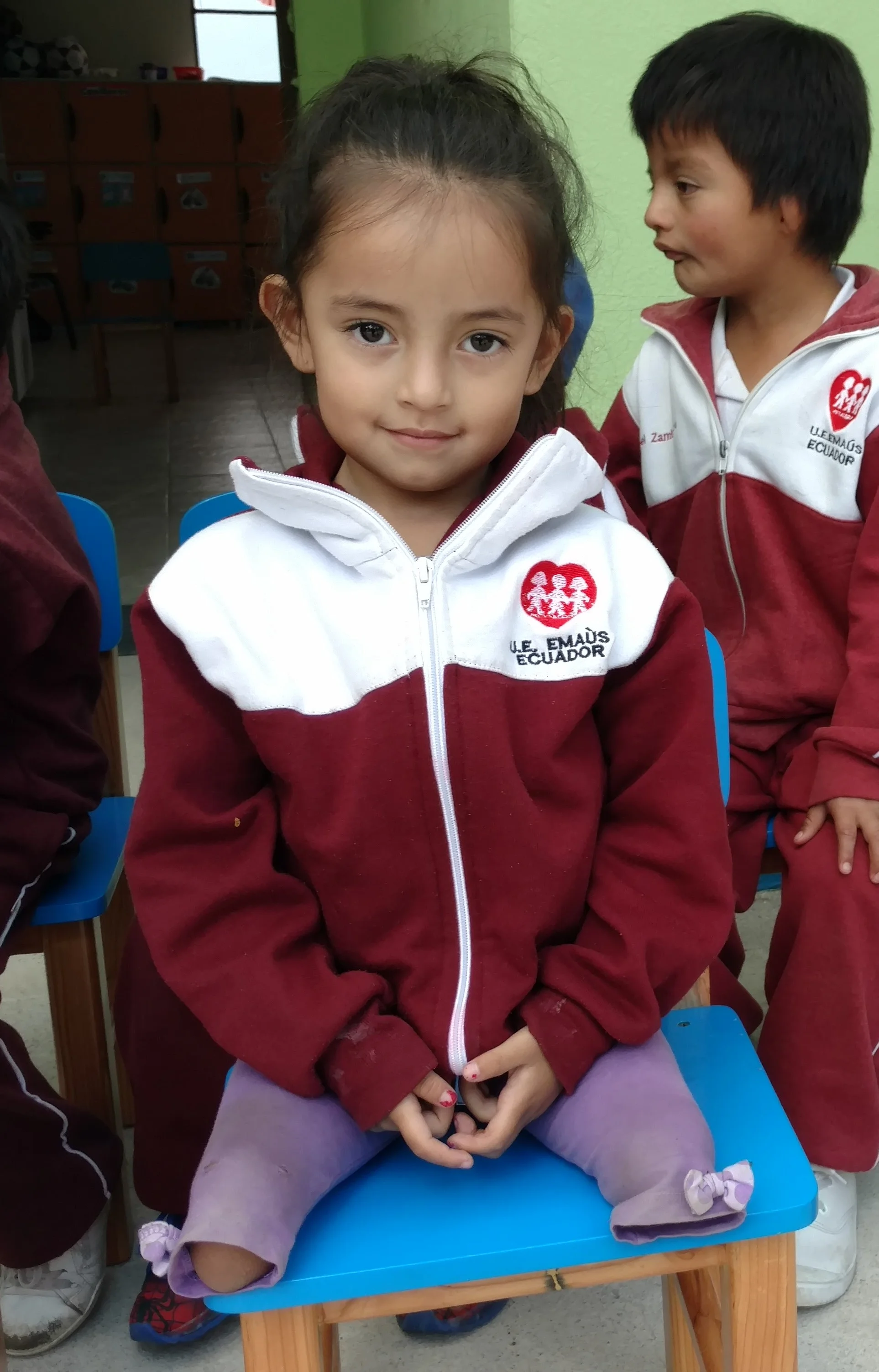 This adorable girl walks on her legs, even though they end at her knees - it is impossible not to be amazed!