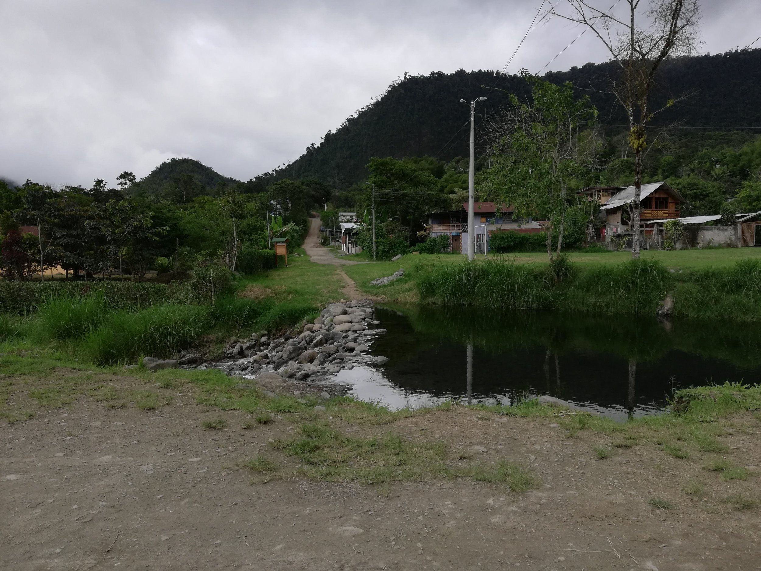  Near the hotel, there’s a river that has a natural pool. I try to hop in there whenever I can after a hot day. Mornings are sunny, while in the current rain season, afternoons are overcast or rainy. 