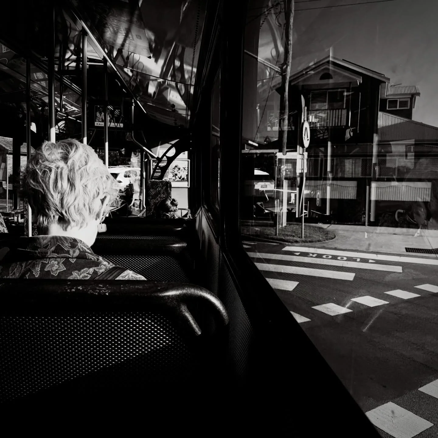 When light finds you&hellip;
#publictransport #blackandwhite #highcontrast #iphone16pro