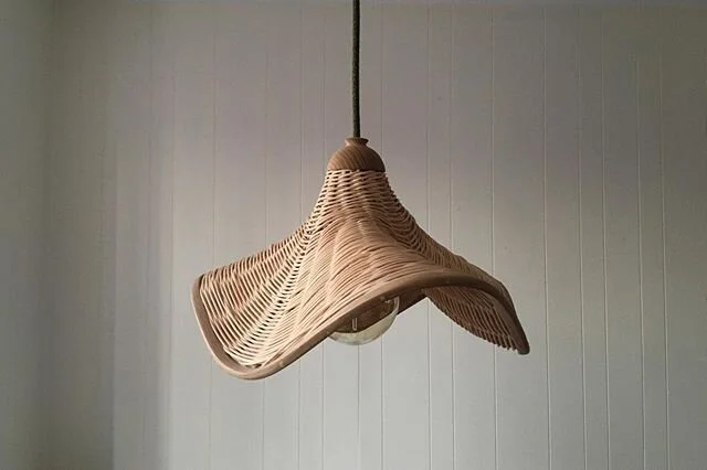 New light! @b.skalaski And I have been honing in on what we like about our things-that-bend crossover.

#thingsthatbend #basketry #steambending #woodturning