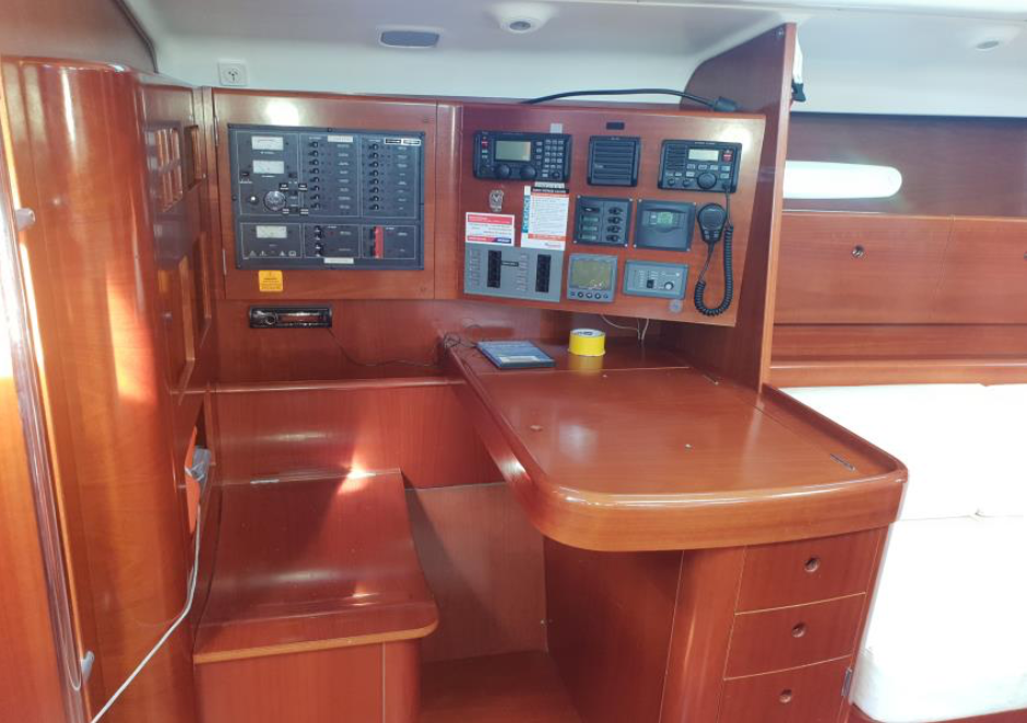 Yacht-for Sale-by Salthouse7.png