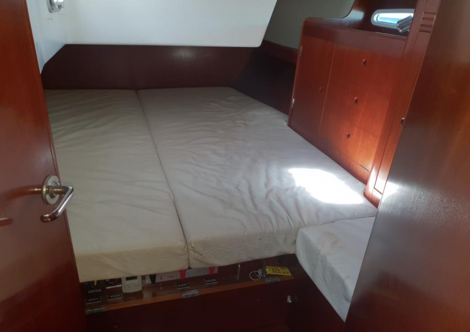 Yacht-for Sale-by Salthouse9.png