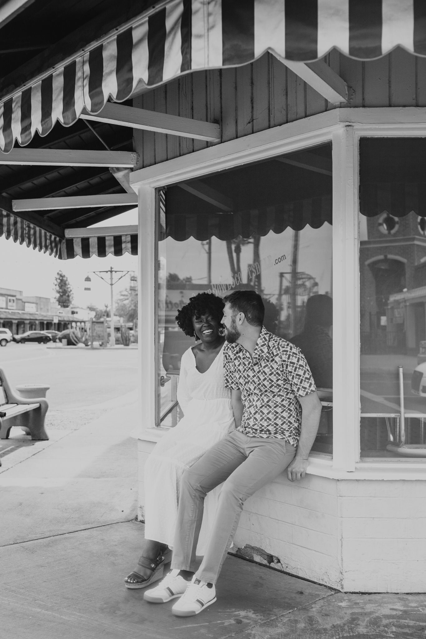 creative-engagement-photos-in-Colorful-Old-Town-Scottsdale-110.jpg