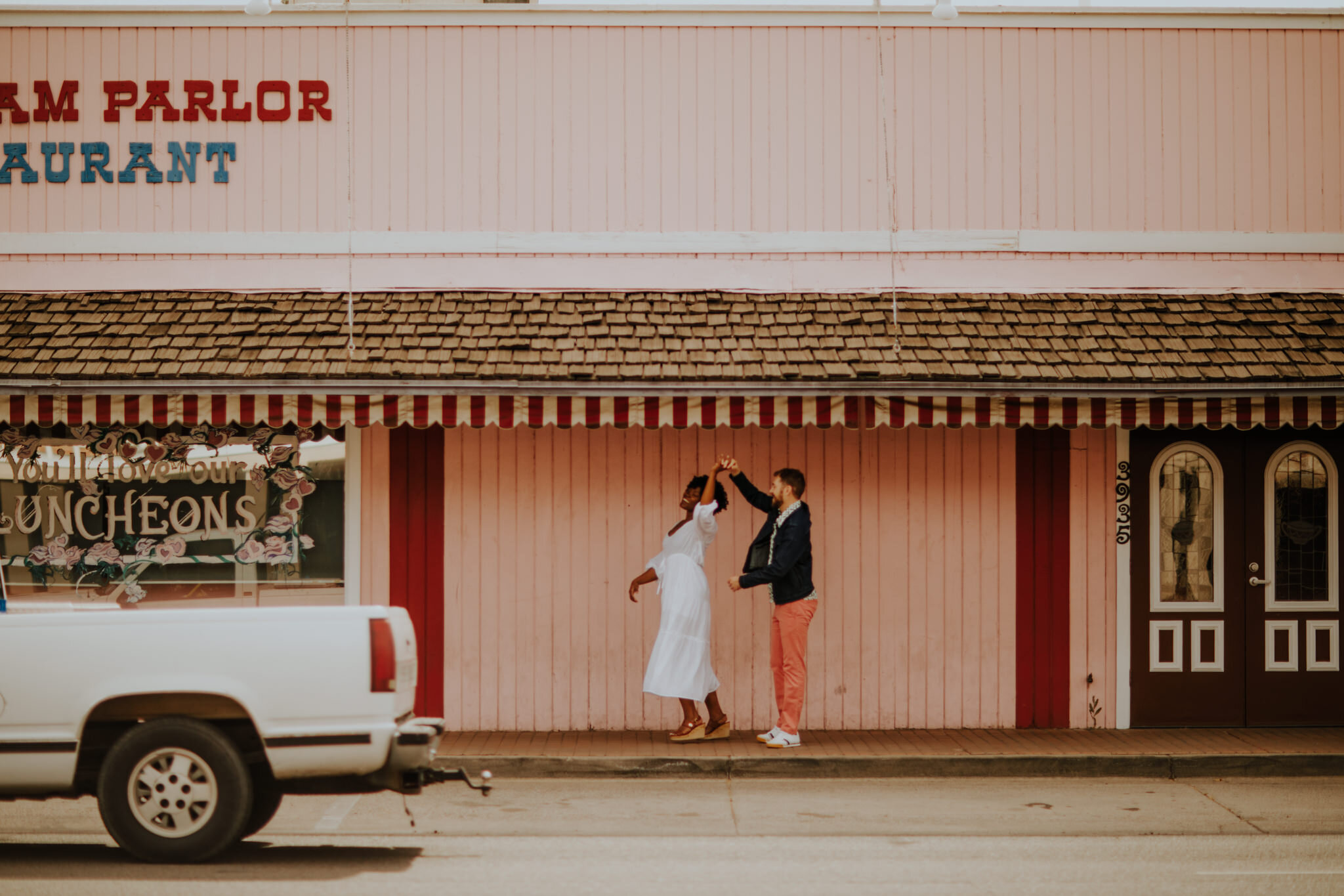 creative-engagement-photos-in-Colorful-Old-Town-Scottsdale-121.jpg