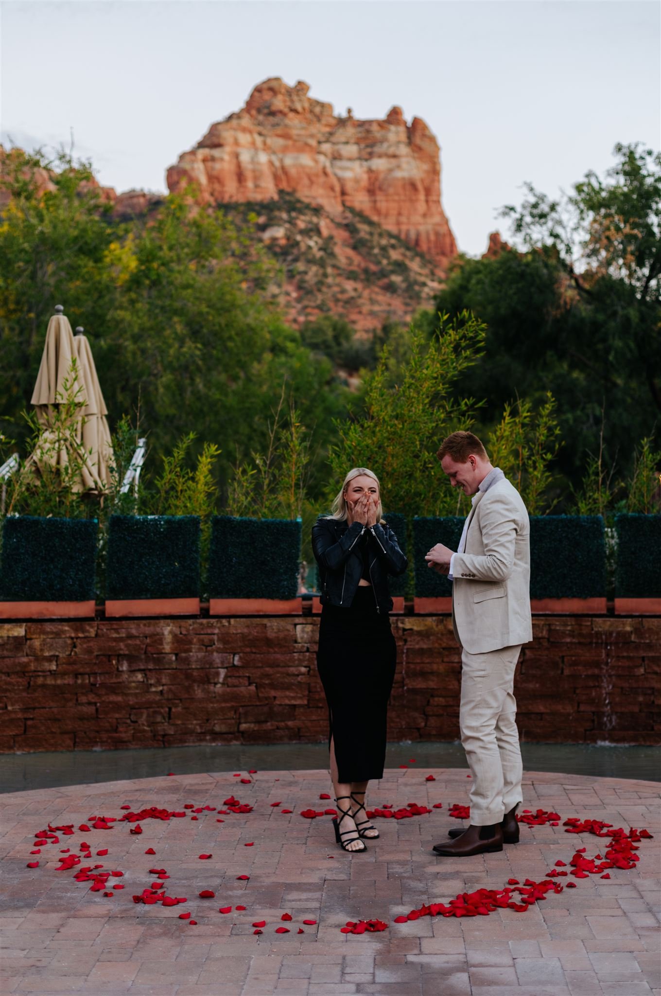 amara-resort-sedona-proposal-cathedral-rock-hike-20earthbelowphoto.jpg