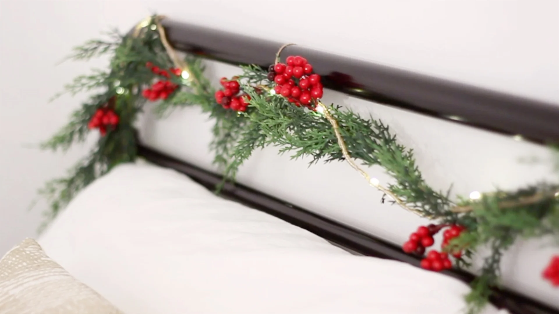 HOW TO MAKE A CHRISTMAS GARLAND