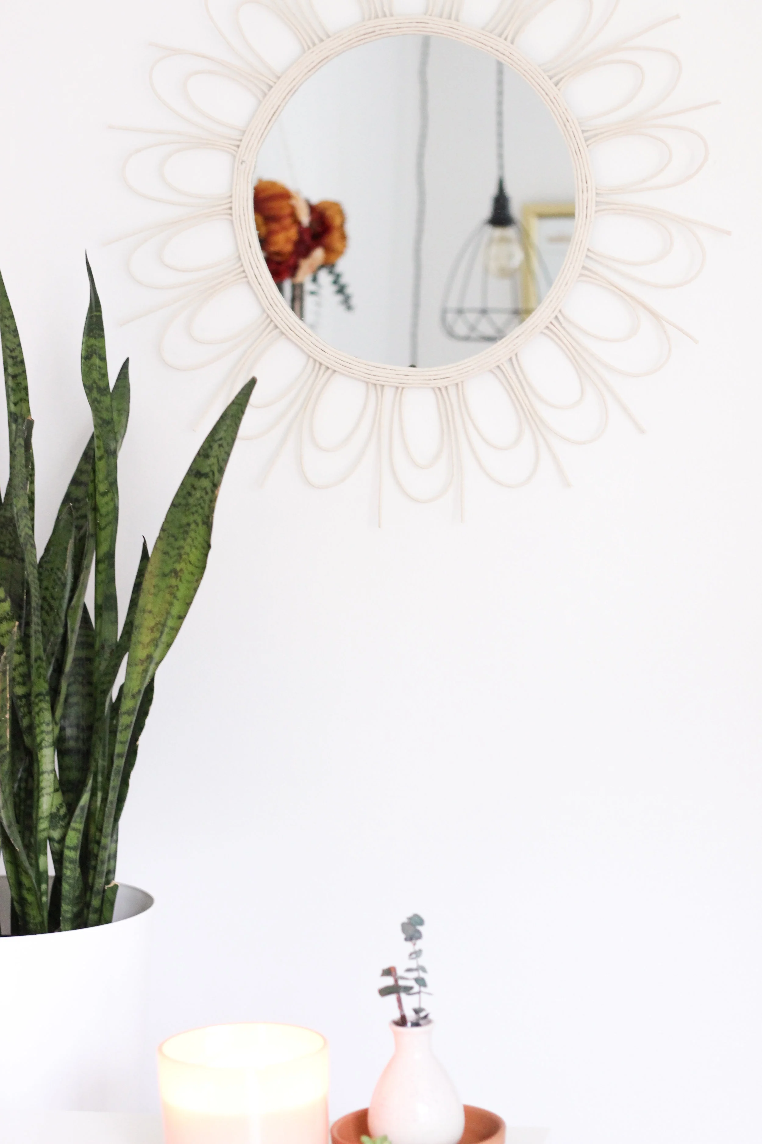 DIY Rattan Style Sunburst Mirror Using Rope