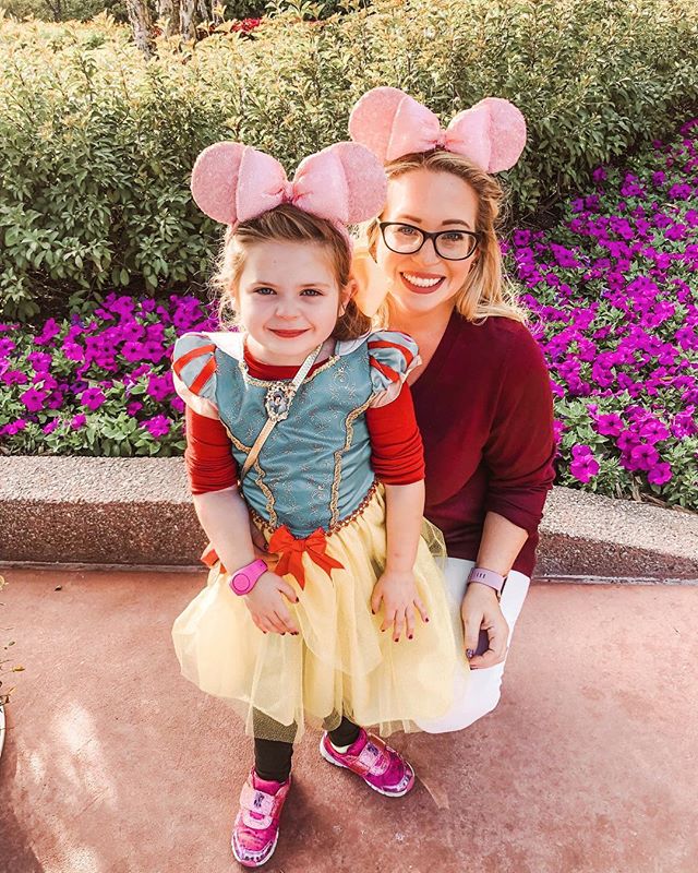 Disney Date tonight with Snow White and her daddy and some amazing friends! 💗
.
.
How stinking cute is she, though?!☺️ I can&rsquo;t even stand it, guys! She&rsquo;s growing up so fast!! Look at that wittle teeny purse she&rsquo;s carrying! 🥰🤗 She