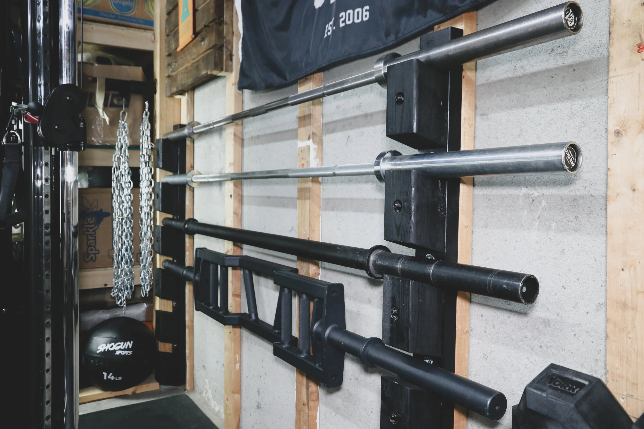 Horizontal and vertical barbell storage