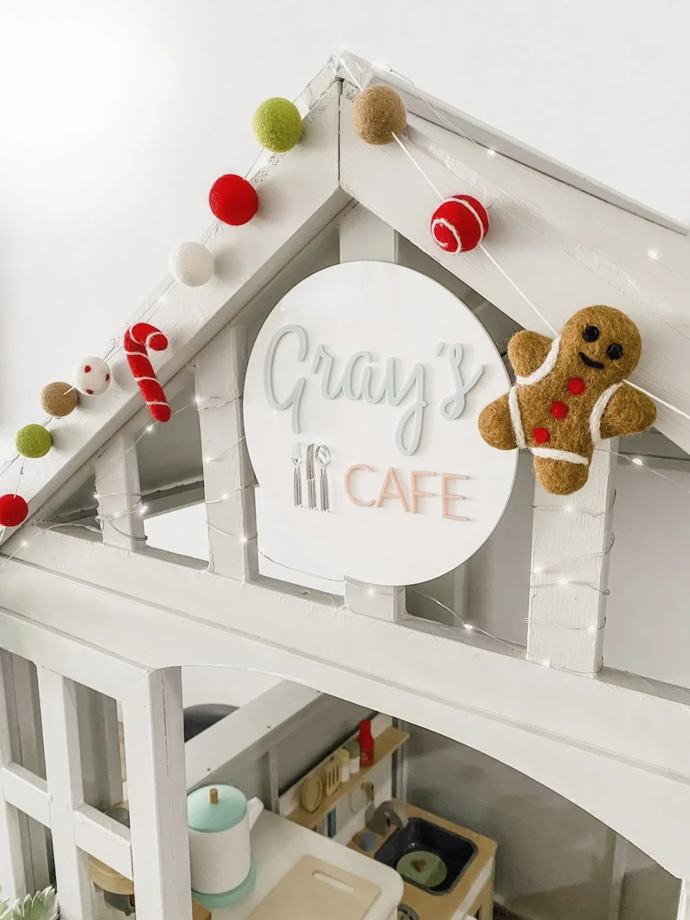 Gingerbread Man and Christmas Tree Cubby House Garland