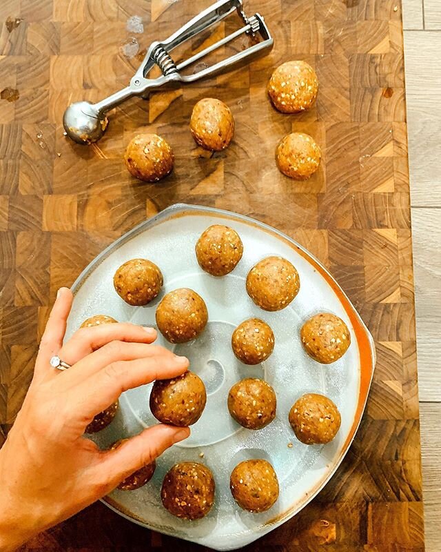 Baking is my Meditation 💜🧘🏽&zwj;♀️ &hellip; .
.
.
.
Raw Baking is always fun, especially in the summer. No heating up the house having to pre-heat the oven. These are the perfect snack when on the go! Blake requested these this week, hopefully he 