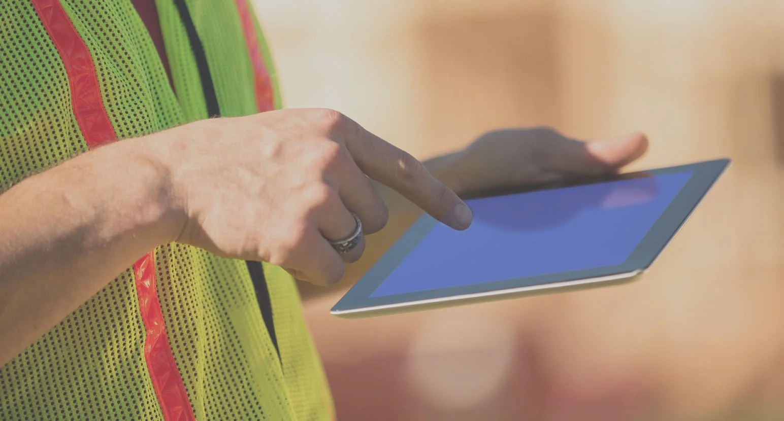 ipad-worker-80op-large.jpg