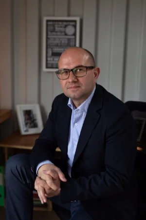 Nick Roud - Master Certified Executive Coach & CEO Nick has been working with professionals since 2006 and is a Master Certified Executive Coach (MCEC). You can reach Nick on nick@roudcareers.co.nz or 021 375 630