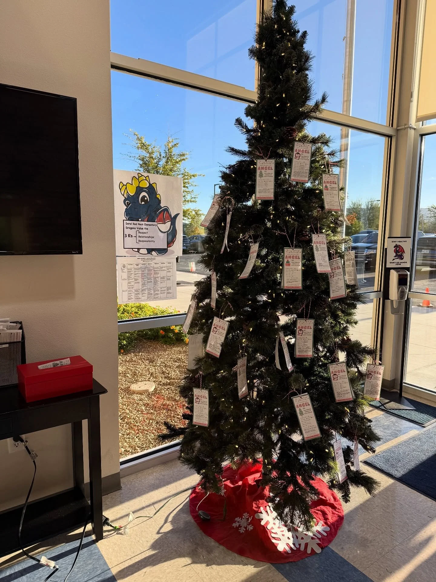 🎄The PTSO angel tree is officially up! All the tags are sponsoring children at Cure 4 the Kids. Come grab an angel tree tag before they&rsquo;re all taken ⭐️ @cure4thekids 
.
.
#doralredrockelementaryptso #doralredrockelementarylv #doralredrockeleme