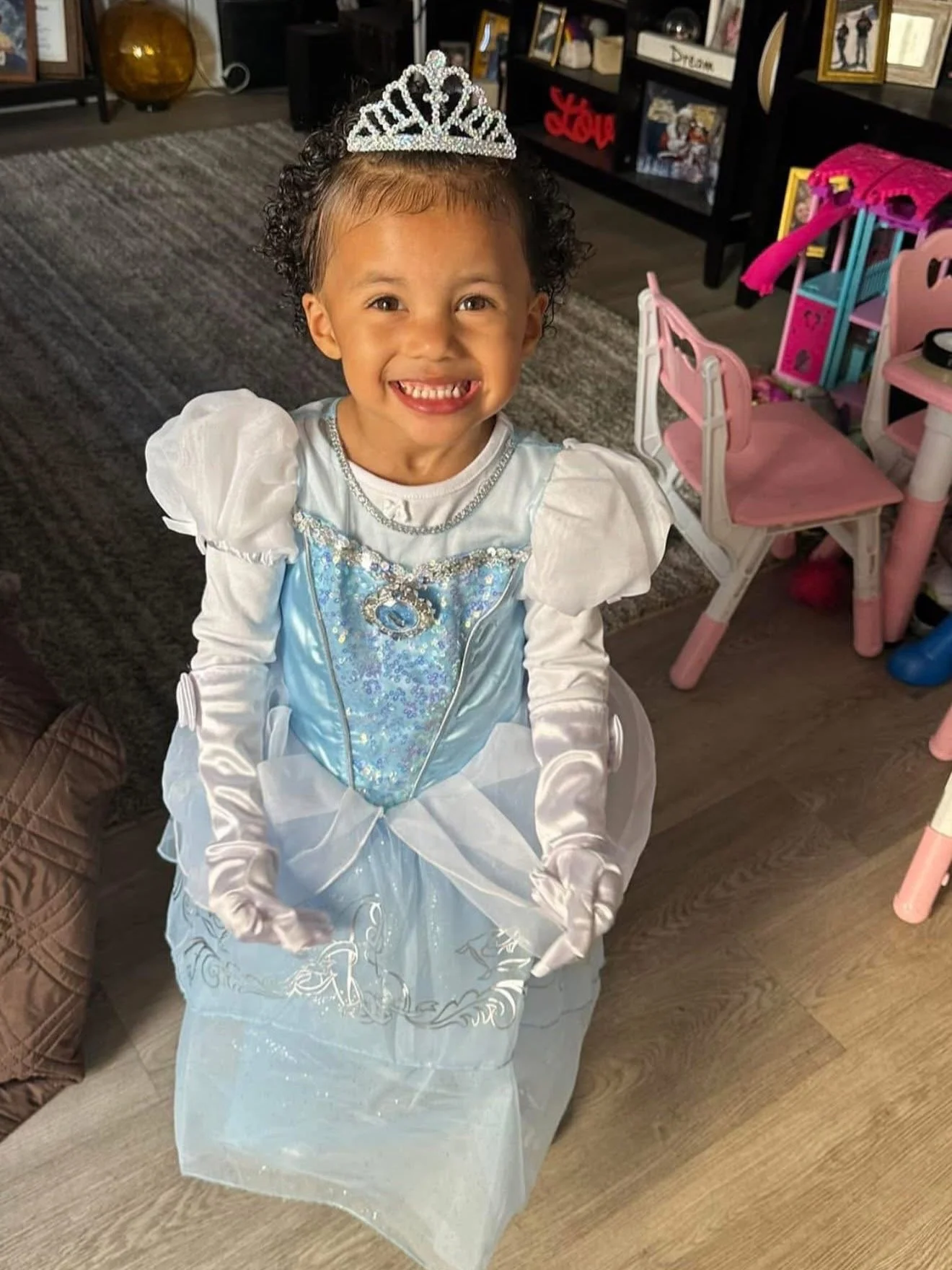 🧦 It&rsquo;s time for our annual sock drive with the highschool

👗👕 Free dress for the house who collects the most socks 

🌼 All socks will be donated to @jayaslightchildrensfoundation let&rsquo;s bring in all the socks 

Stone, Wind, Fire, Silve