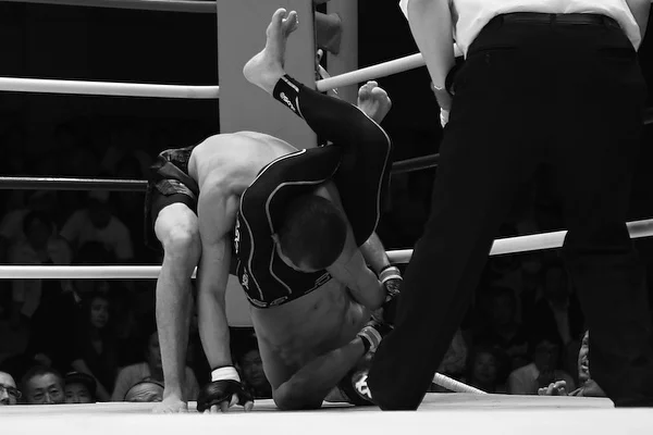 Gustavo Falciroli Gustavo Falciroli is the reigning Cage Fighting Championship Bantamweight Champion, one of the best mixed martial arts fighters in Australia and a Brazilian Jiu-Jitsu black belt third degree. Brazilian born Australian, Gustavo started his training in 1996 with Brazilian Jiu-Jitsu and was awarded his black belt by Roberto Tozi and Roberto Godoi in December 2003. After placing third at the BJJ World Championships, winning the Brazilian Cup and taking home a slew of state titles in Brazil — all as a black belt — in 2007 he made the move to Australia and the transition into MMA. Since entering the world of mixed martial arts, Gustavo has replicated the success he found in BJJ and is renowned for his ability to apply his grappling and submissions in MMA. Gustavo captured the Cage Fighting Championship bantamweight title in 2010, successfully defended it and has since fought in Japan, Australia and Indonesia.