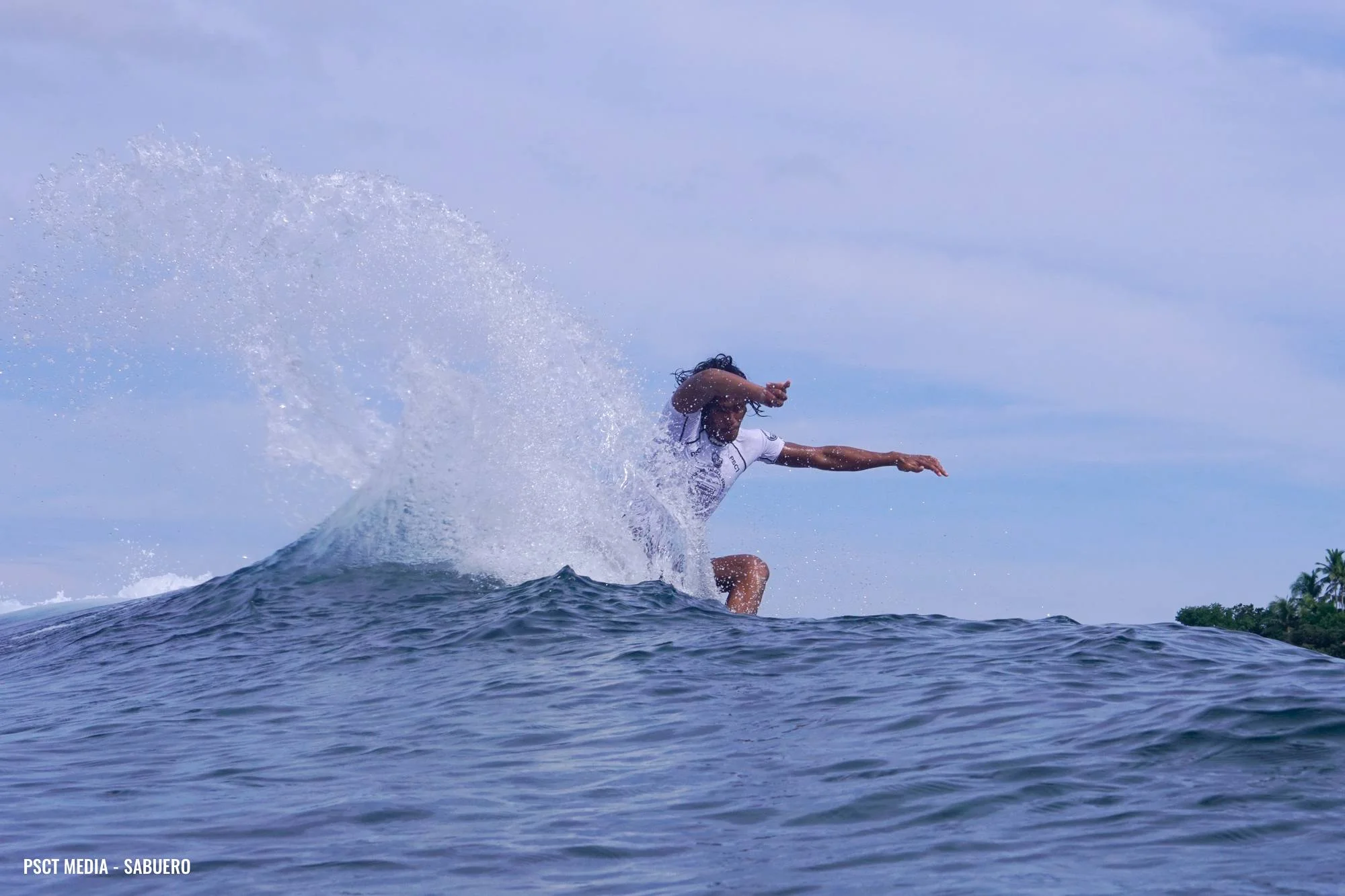 Glenn Figuron on a snap off the lip at Cloud 9. Photo by Gaps Sabuero