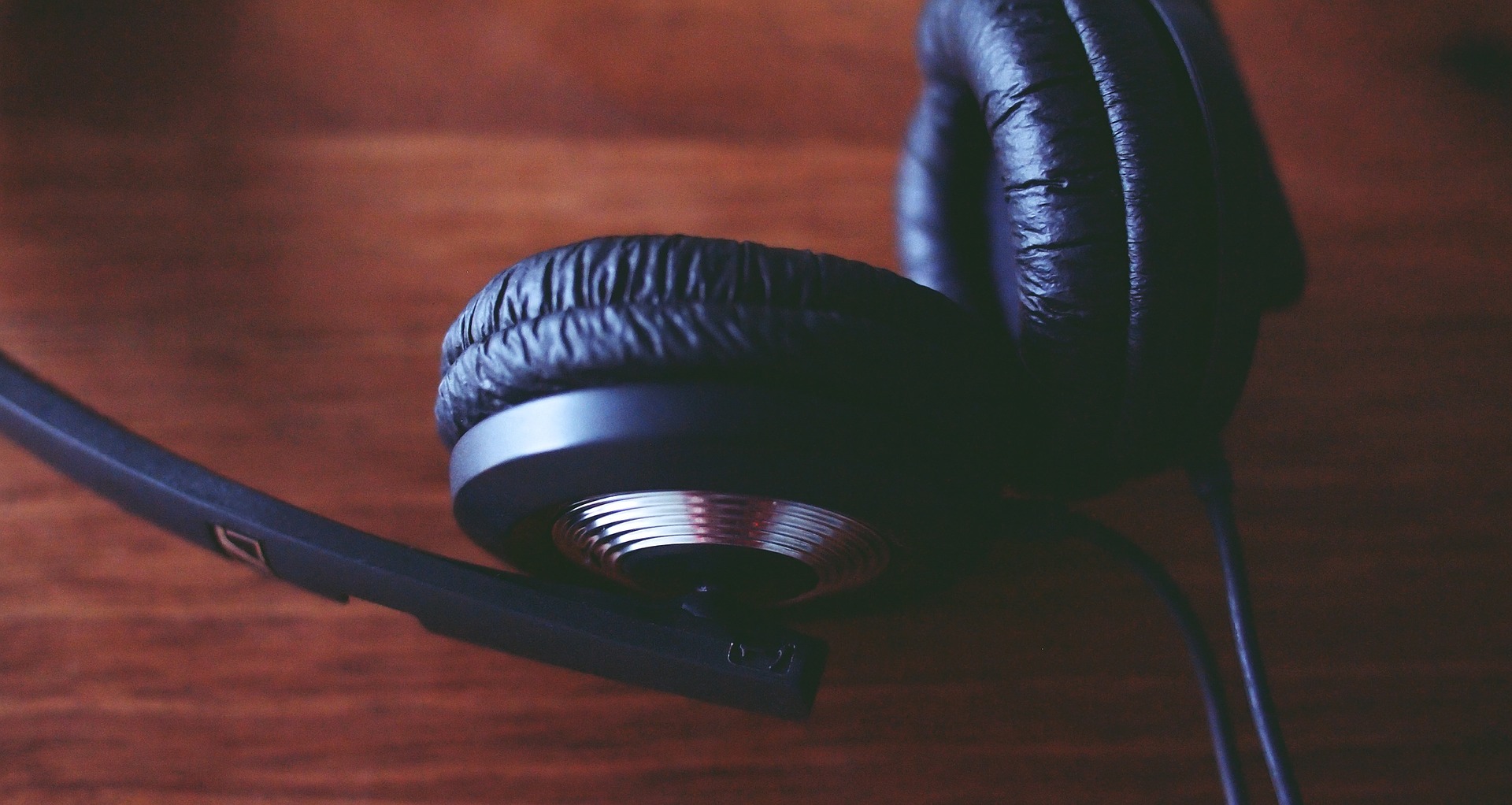 headphones-698816_1920.jpg