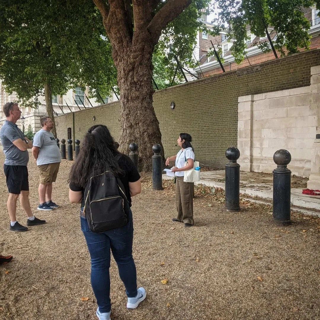 Joined @historyspeak yesterday for a tour exploring the statues and buildings around Westminster and learning A LOT about the chequered past, and in particular, links to colonialism. 

Here we are at the statue of Kitchener, most famous for being the