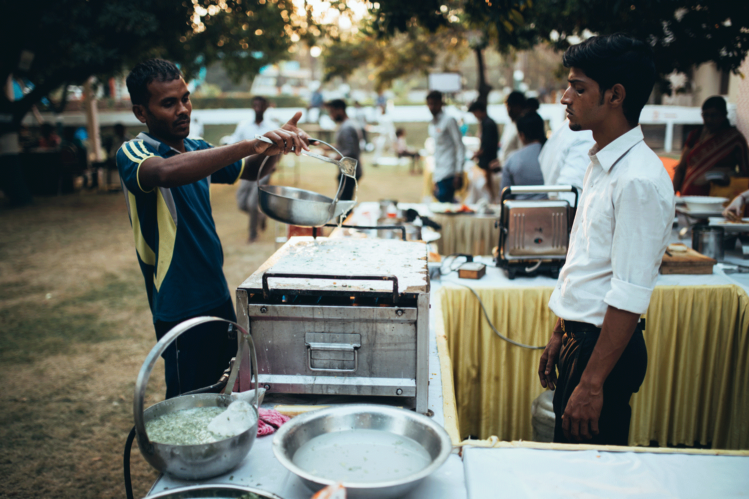 man-driping-dosa.gif