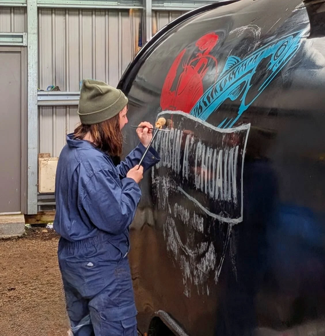Something new has landed on Eigg! Cidsin a&rsquo; Chuain ~ Sea Kitchen. Seriously tasty seafood! Was a lot of fun designing this logo and painting the van ready for the 12th June punters.🦞 🦀 🐟 🚀 @cidsinachuain