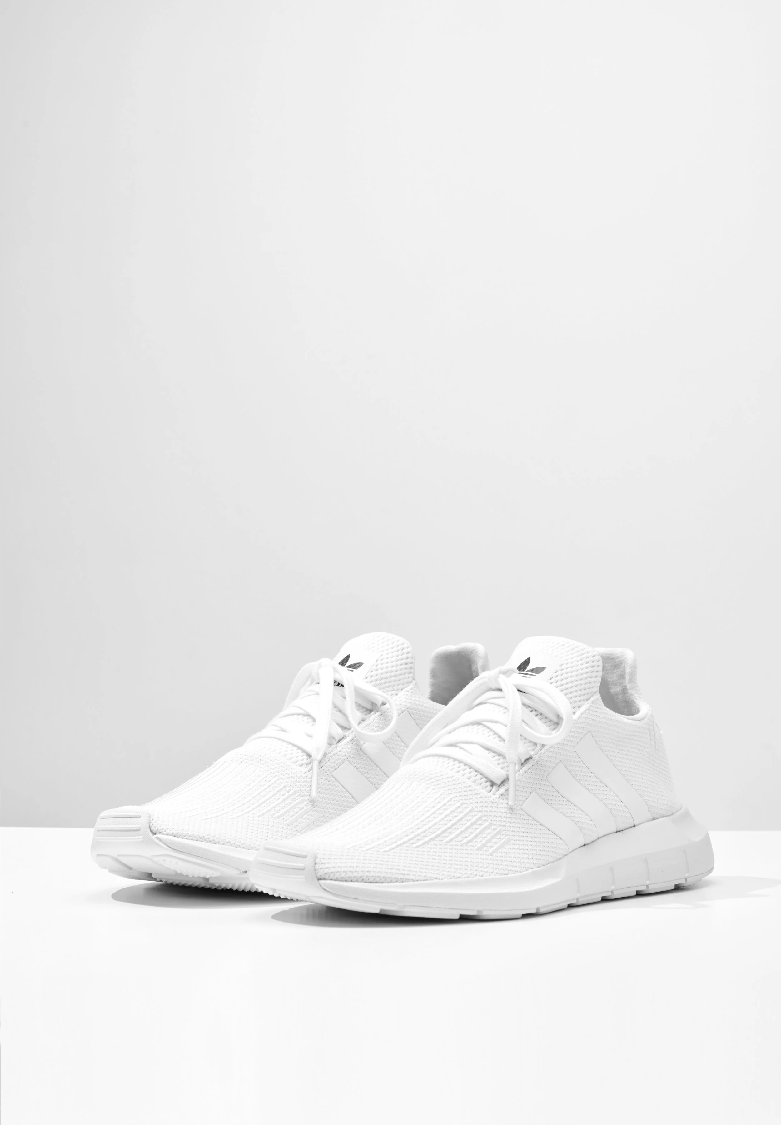 _0003_01_ADIDAS_SWIFT RUN_FRONTAL PAIR_003 copy.jpg