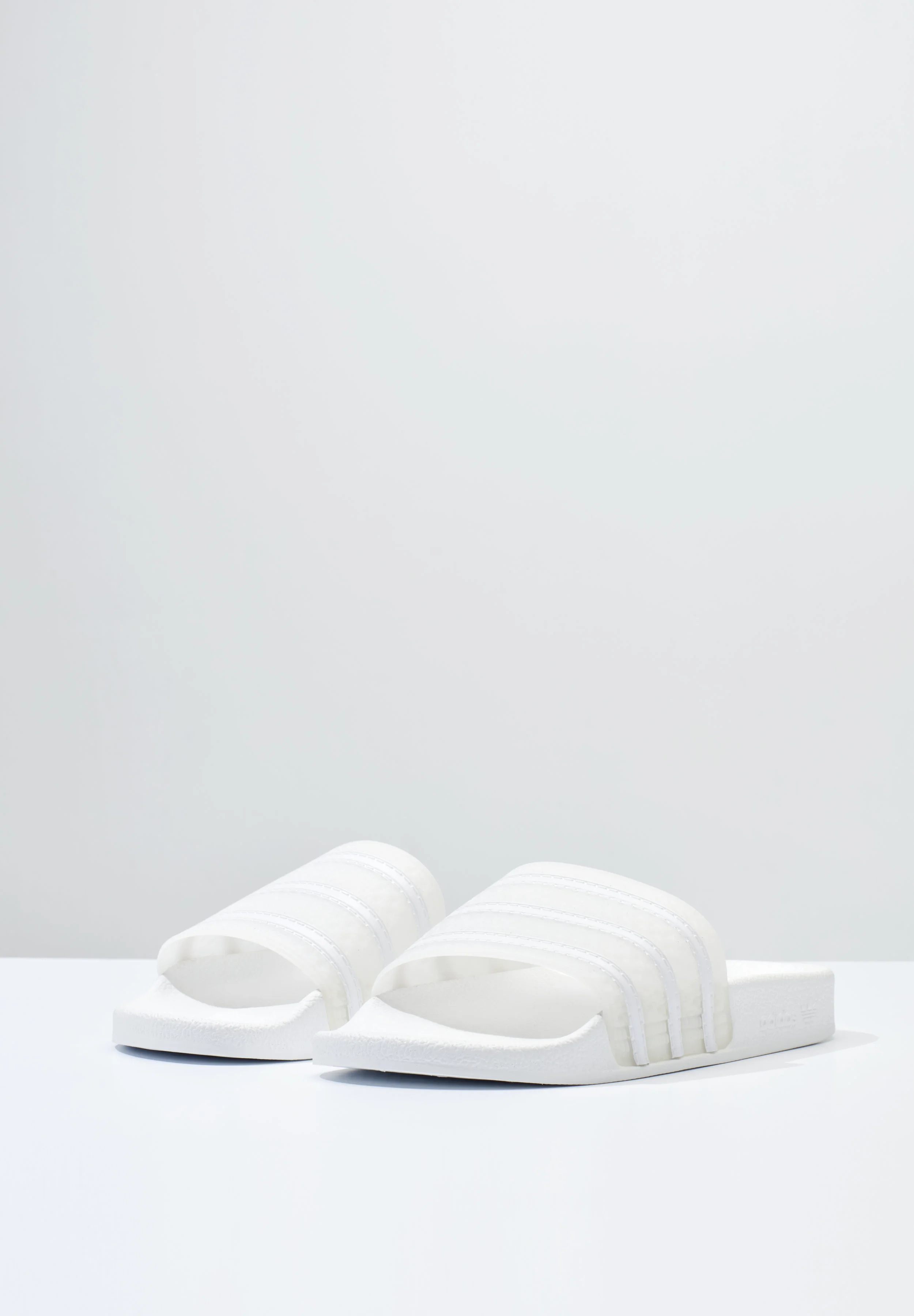 _0003_06_ADIDAS_ADILETTE ATHLETIC_FRONTAL PAIR_005.jpg